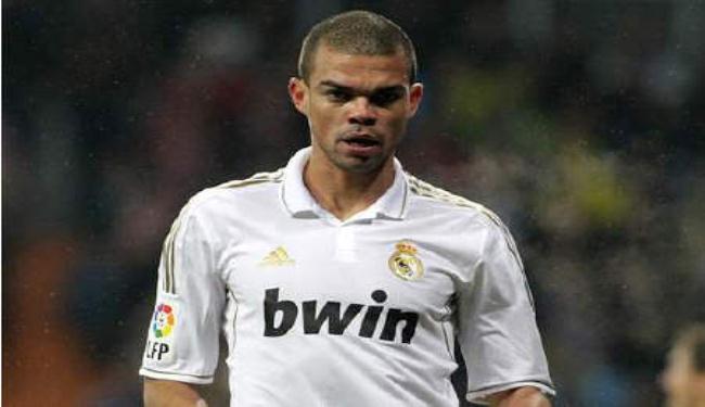 مورينهو يتمسك بإعادة بيبي لتشكيلة فريقه