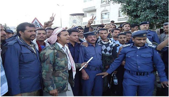 اعتصام الضباط في اليمن دعم لثورة الشعب