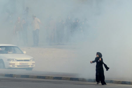 شهادت یک زن بحرینی با گازهای سمی