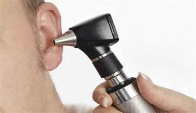 دراسة: فقدان السمع يضاعف مخاطر السقوط