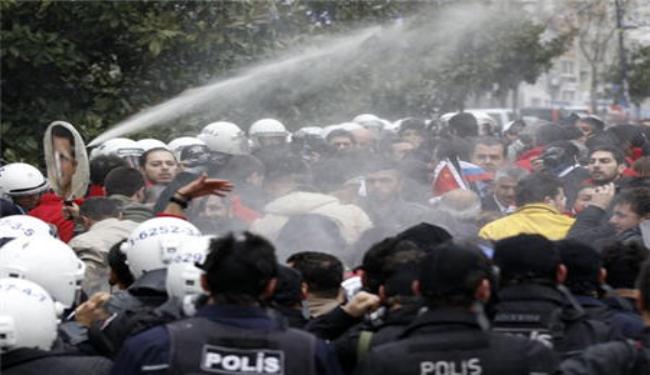 الامن التركي يقمع تظاهرة ضد مؤتمر 
