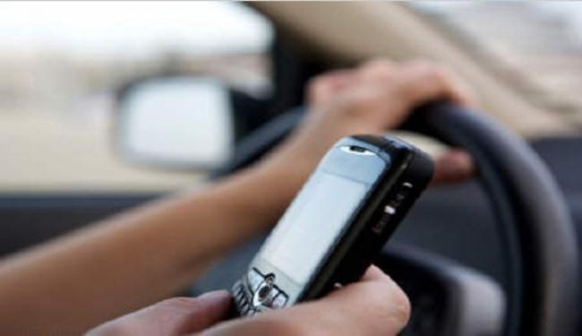 ابتكار تطبيق يغلق الهاتف أثناء قيادة مستخدمه السيارة
