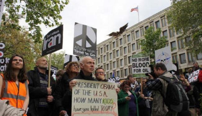 نشطاء بريطانيون يدينون التهديدات الغربية ضد إيران 