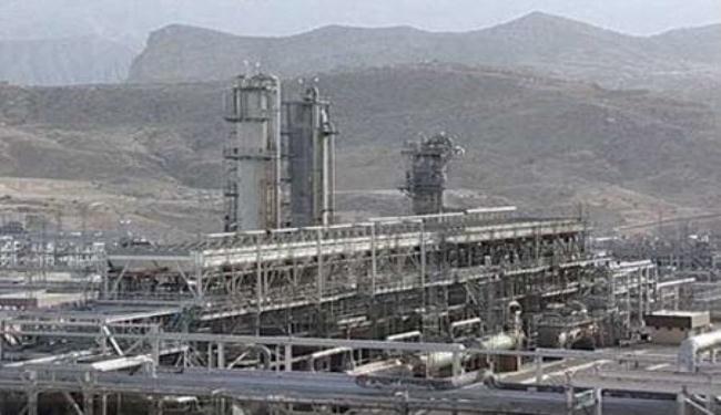 الرئيس الايراني يفتتح مشروعين بتروكيمياويين كبيرين