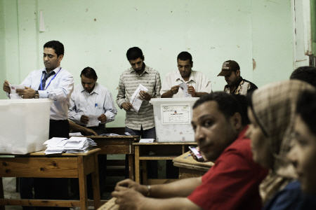 صعود مشکوک نامزد مبارک در انتخابات مصر