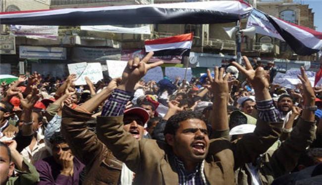اليمنيون يطالبون بمحاكمة قتلة الثوار