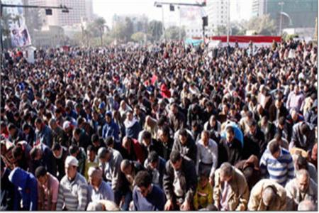  مصریها در میدان التحریر عزل شفیق را خواستار شدند