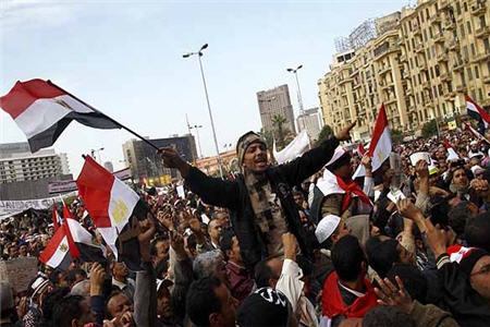 درخواست محاكمه انقلابي مبارك درميدان التحرير