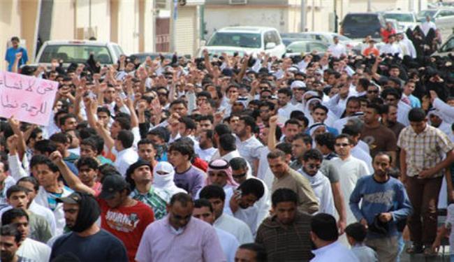 اهالي القطيف ينظمون وقفة تضامنية مع شعب البحرين