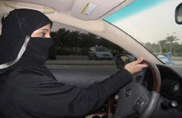 زنان عربستان آل سعود را به چالش می کشند