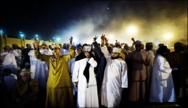محاكمة عمانيين بتهمة الاساءة للسلطان