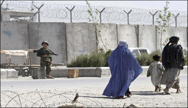 آلاف الافغان يفرون من قراهم على الحدود مع باكستان