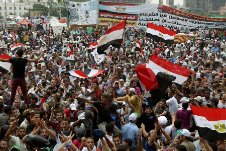 تظاهرات مصری ها ضد شورای نظامی ادامه دارد