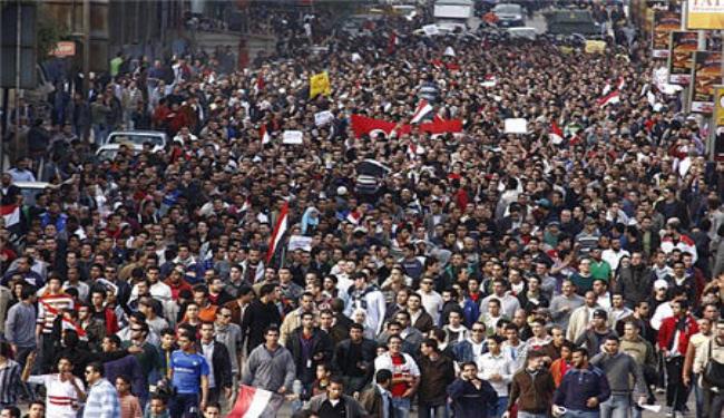 الغارديان: الطريق لتأمين الثورة المصرية نشرها في الخليج الفارسي