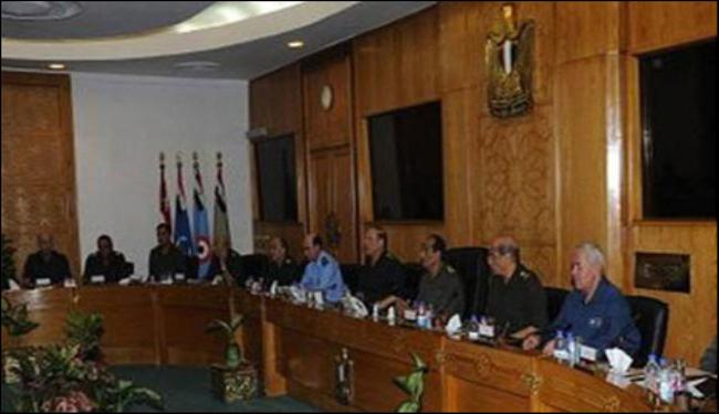 المجلس العسكري يعقد اجتماعا عاجلا لبحث قرار الرئيس مرسي