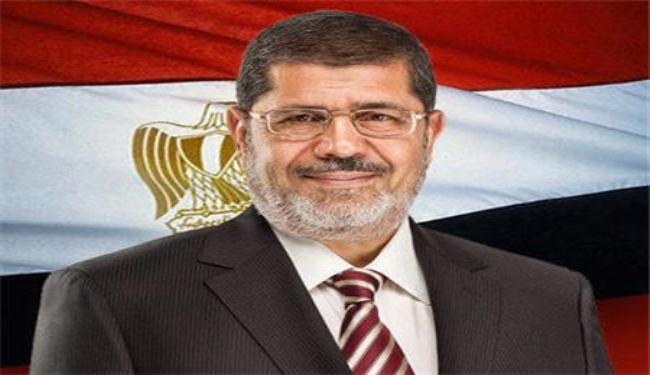 مرسي يأمر بالافراج عن 572 مدنيا اعتقلوا اثناء الثورة