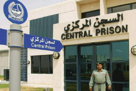 قاضي اماراتي شش ماه زندان شد