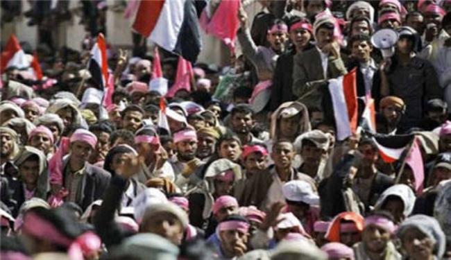 اليمنيون يطالبون الرئيس اليمني باقالة نجل صالح 