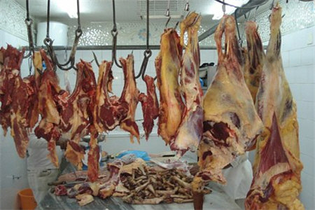 شهروندان عربستانی در بحرین گوشت می خرند