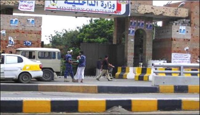مقتل 8 أشخاص باشتباك قرب وزارة الداخلية اليمنية