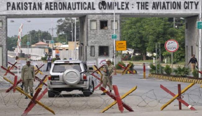مسلحون يهاجمون قاعدة جوية في باكستان