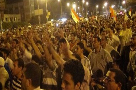 آتش زدن پرچم آمریکا در قاهره