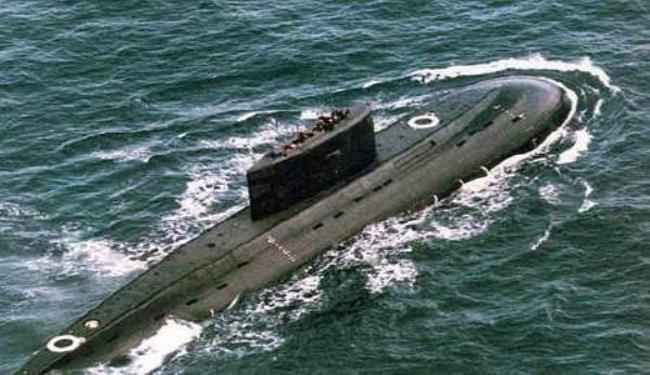 ايران تدشن غواصة طارق 901 ومدمرة سهند