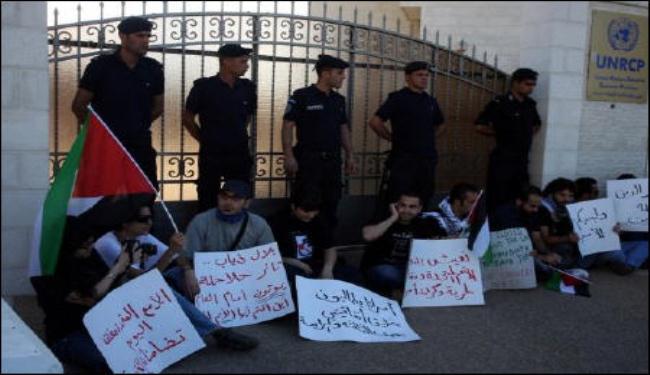 اعتصام أهالي الأسرى الفلسطينيين أمام الصليب الأحمر برام الله