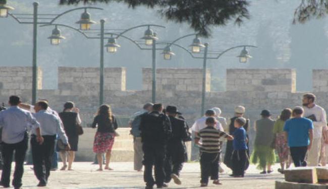 المستوطنون يكثفون اقتحاماتهم للمسجد الأقصى