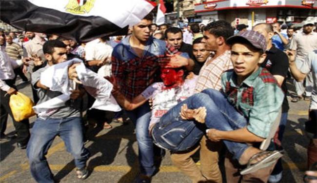 اصابة العشرات في اشتباكات بميدان التحرير