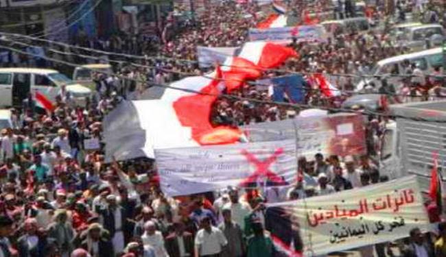 تظاهرات حاشدة باليمن تطالب بقصاص القتلة وتؤكد مواصلة الثورة