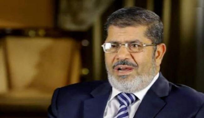 قضاة مصريون يلوحون بعزل مرسي لو اصر على الاقالة