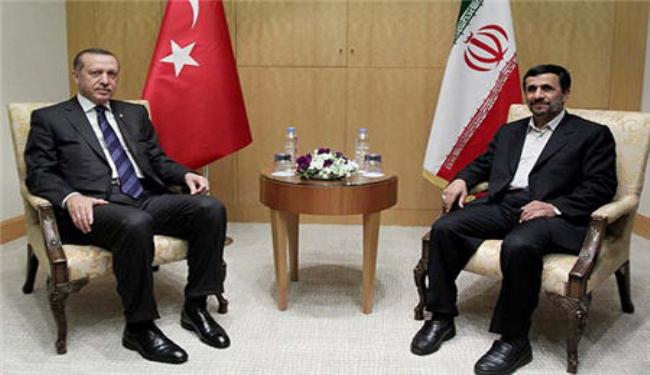 احمدي نجاد: التفاهم الوطني السبيل الوحيد لتسوية الازمة السورية