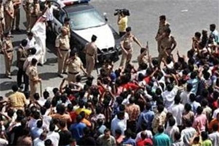 زخمي شدن 100 تظاهر كننده مخالف در كويت