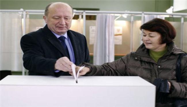 الليتوانيون يصوتون بالجولة الثانية من الانتخابات البرلمانية