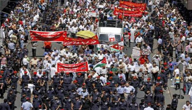 تظاهرة ضد رفع الاسعار امام رئاسة الوزراء الاردنية 