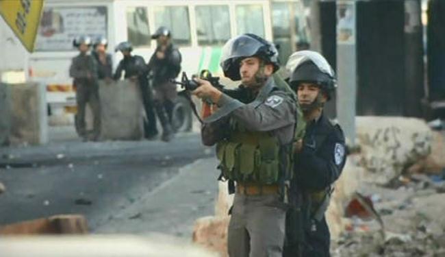 اصابة العشرات من الفلسطينيين بمواجهات مع جيش الاحتلال بالضفة 