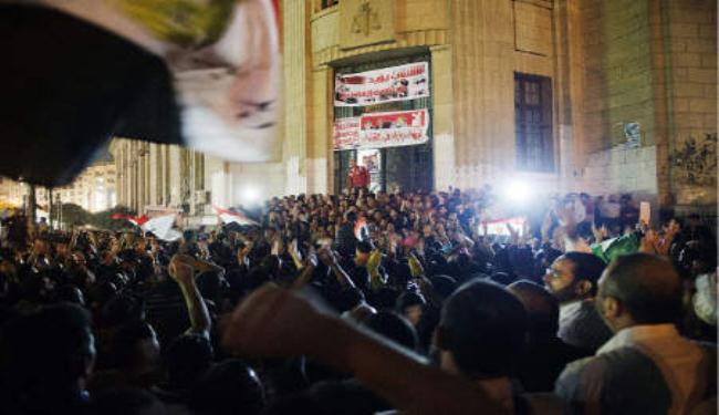 تظاهرات معارضة واخرى مؤيدة لقرارات مرسي بميدان التحرير