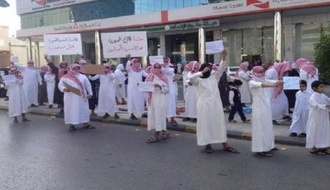 مسيرة شمال غرب السعودية تطالب باطلاق معتقلين 