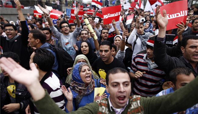 البرادعی: مرسی به میان مردم بیاید