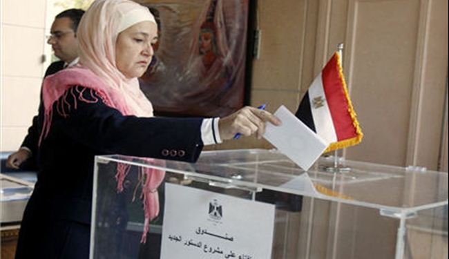 الاغلبية بمصر تصوت لصالح الدستور وسط انتقادات