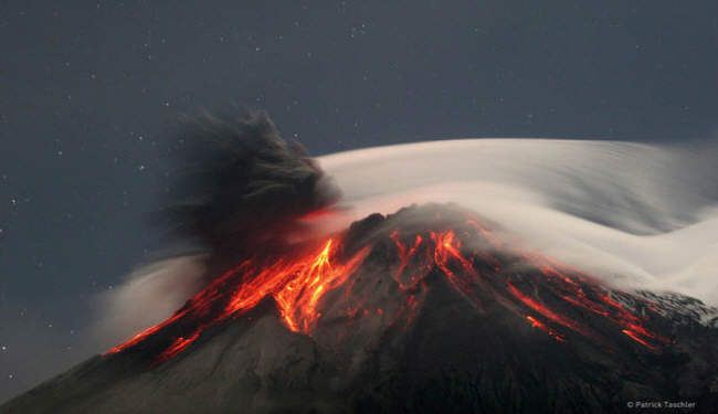 الاكوادور تحذر سكانها من تطور النشاط البركاني