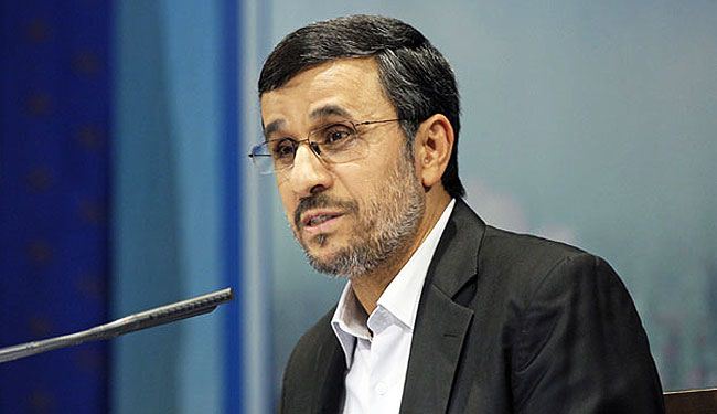 الرئيس احمدي نجاد يهنئ مرسي بنجاح الاستفتاء