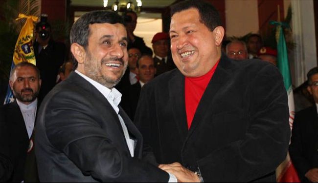 الرئيس احمدي نجاد يطمئن على صحة هوغو تشافيز