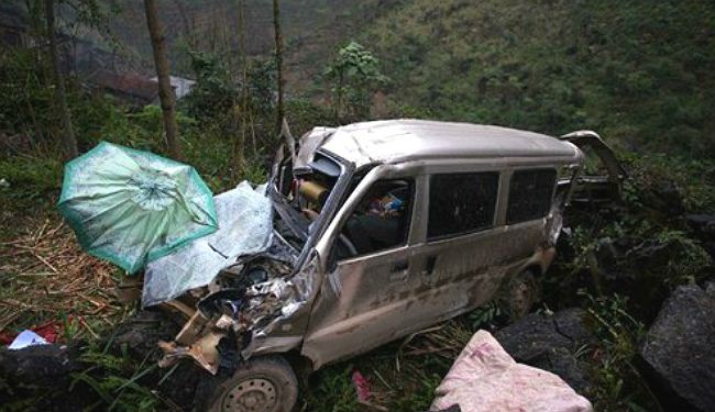 مقتل عشرة أشخاص في سقوط حافلة في الصين