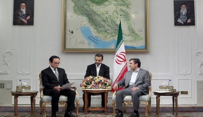 احمدي نجاد: لا يوجد شيء يعيق تقدم الشعب الایراني