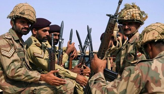 عناصر من طالبان يقتلون 21 جنديا باكستانيا