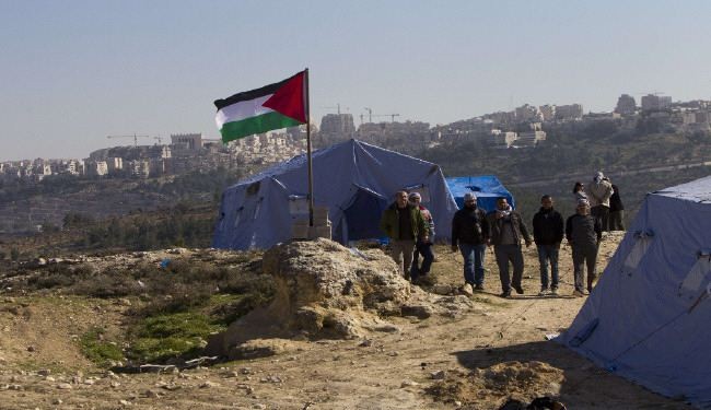 الاحتلال الإسرائيلي يفكك مخيم باب الكرامة