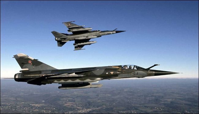 الطائرات الفرنسية تقصف المسلحين في مالي