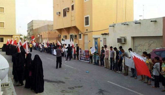 زنجیره انسانی بحرینی‌ها در حمایت از بازداشت شدگان